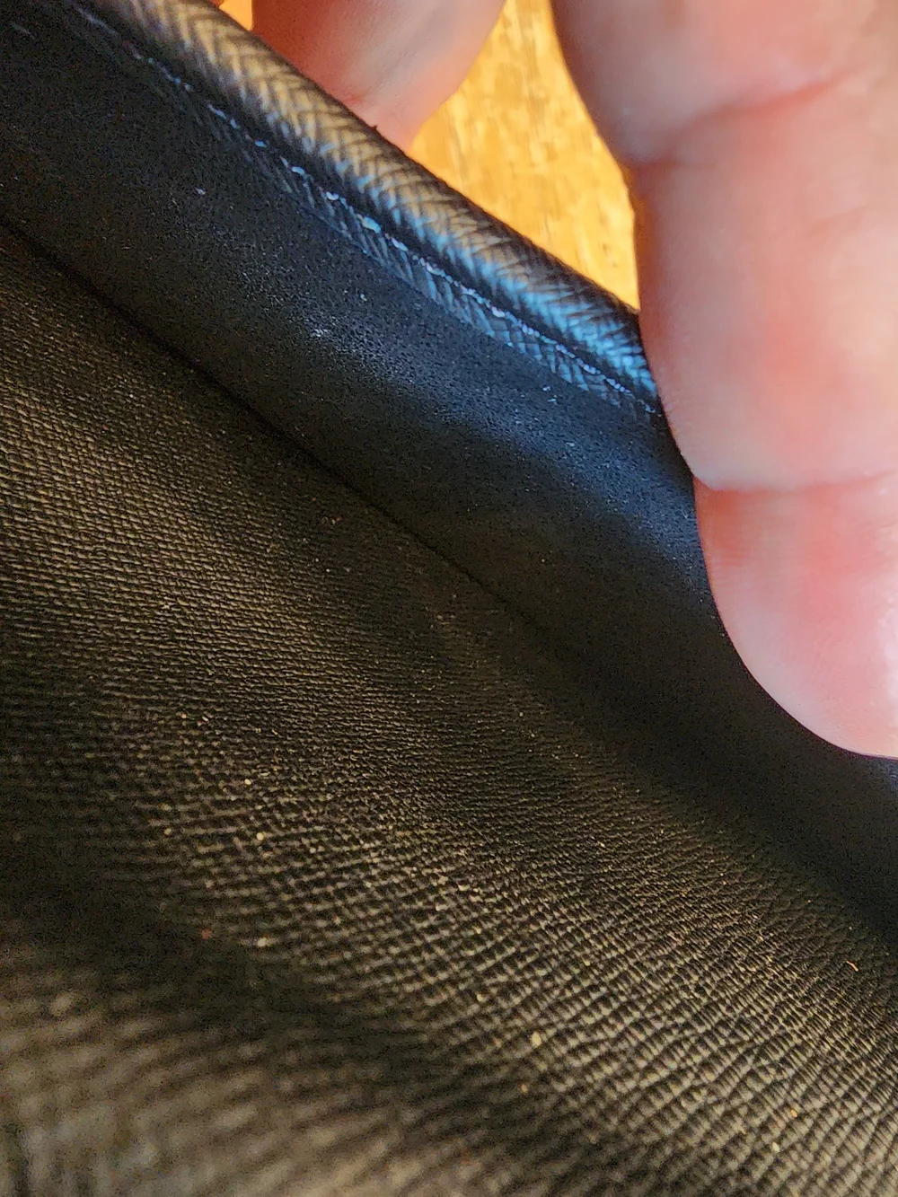 black Louis Vuitton Taiga leather Zippy Vertical zip-around wallet ZIPPER FLAW